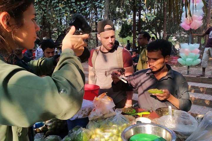 Food Tour in Dhaka : Taste the Best Foods of Dhaka
