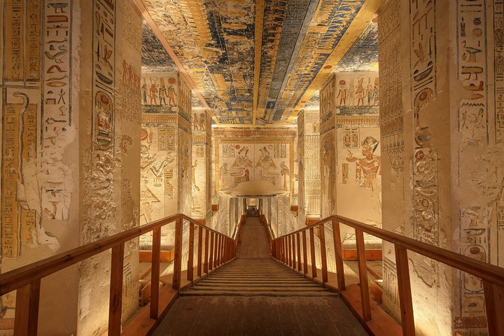 4 Days Nile Cruise from Aswan to Luxor including Abu Simbel and Hot Air Balloon