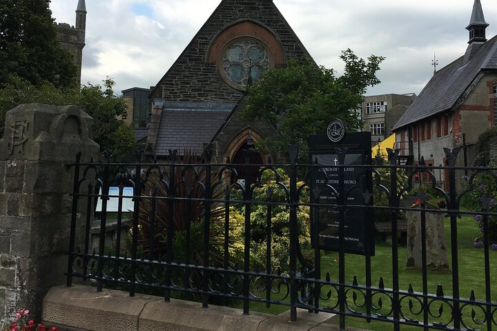 Derrie Danders: Highlights of the Walled City a Self-Guided Audio Tour