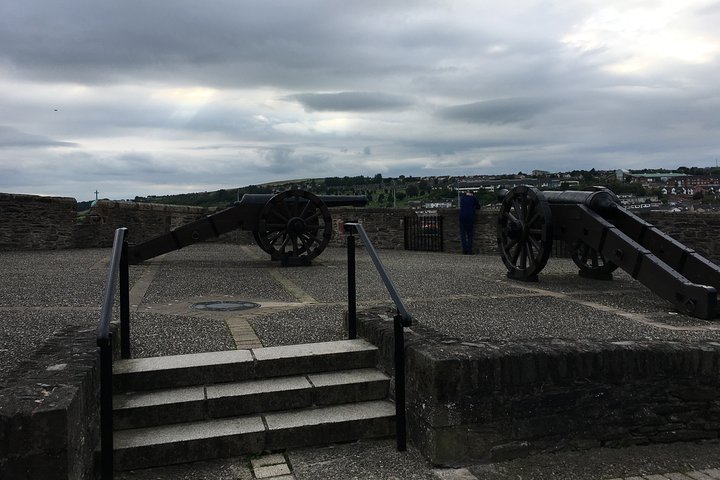 Derrie Danders: Highlights of the Walled City a Self-Guided Audio Tour