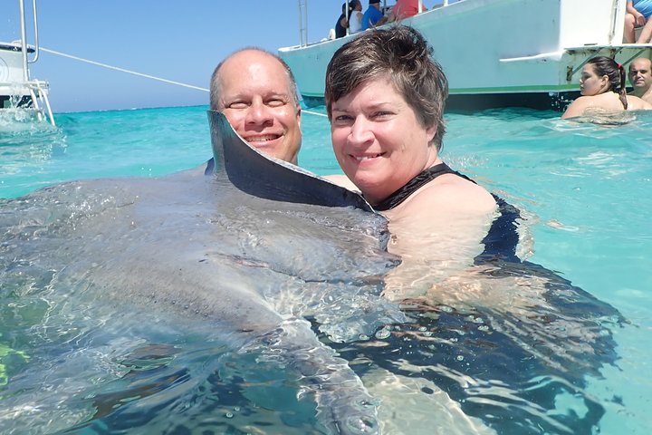 Starfish Point, Stingray City & Coral Garden (3-STOP Adventure)