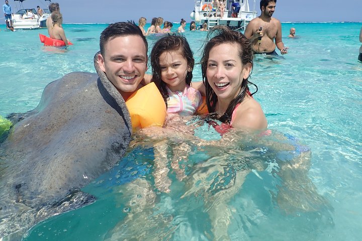 Starfish Point, Stingray City & Coral Garden (3-STOP Adventure)