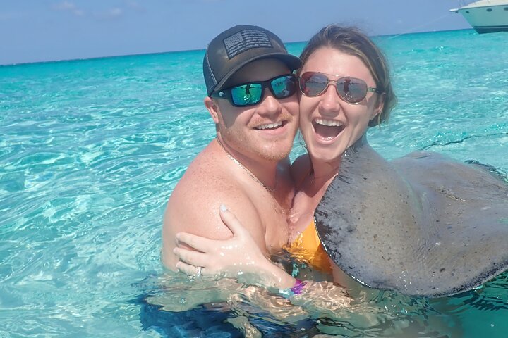 Starfish Point, Stingray City & Coral Garden (3-STOP Adventure)
