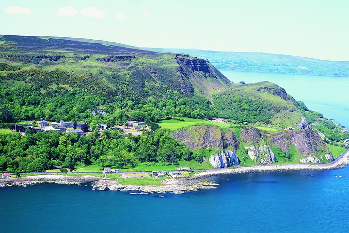 Giants Causeway, Rope Bridge, Carrickfergus Castle and Dark Hedges Tour