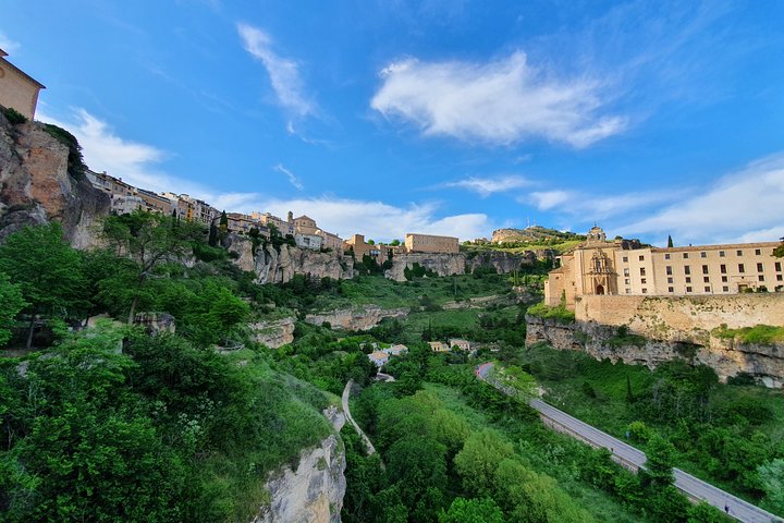 Guided Tour - Medieval Basin + Monuments