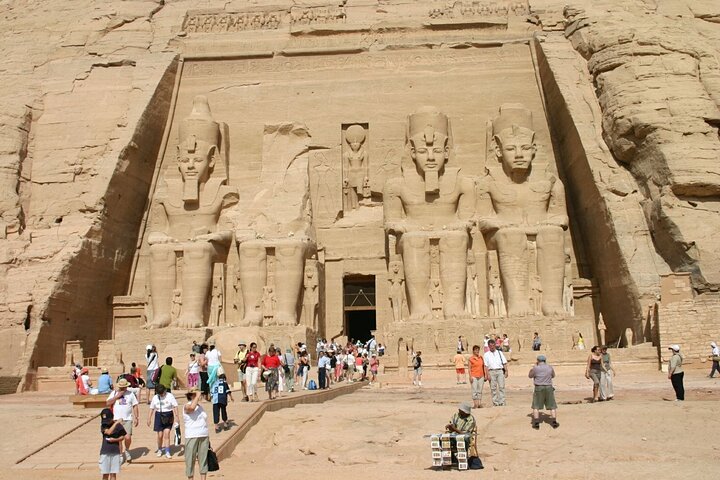 Tour to Abu Simbel Temple with a small group and a Professional tour guide