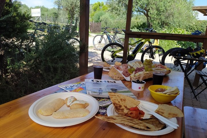 Alghero - Small Beaches Tour by E-bike more aperitif
