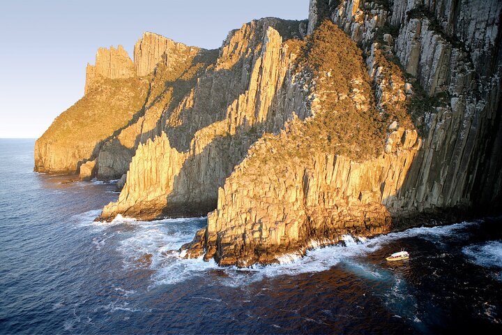 Tasman Peninsula Wilderness Cruise from Port Arthur