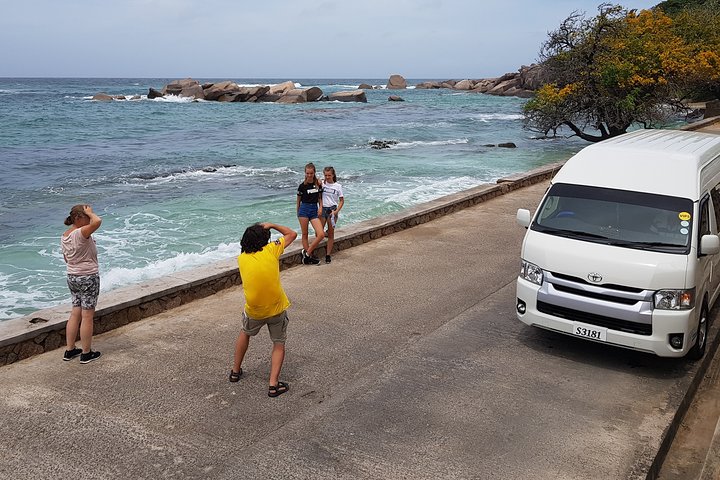 Taxi Services & Transfers on Praslin Island