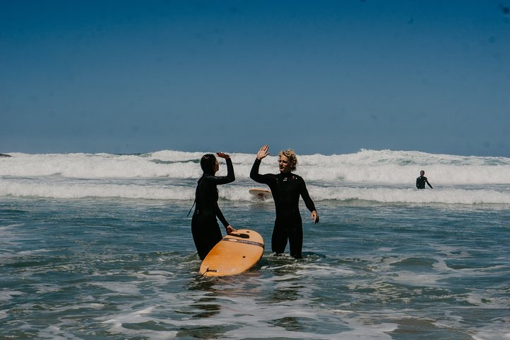 1h15min surfing lessons in Victoria Bay & Wilderness