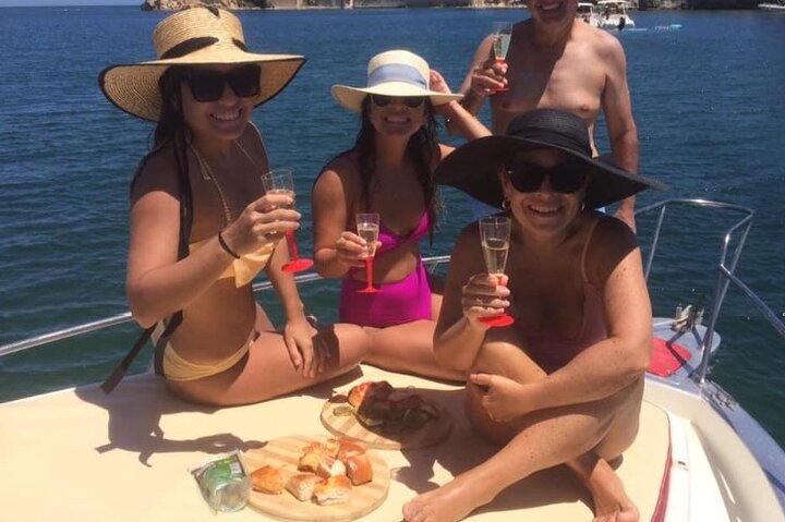 Private boat tour with prosecco and fresh fruit