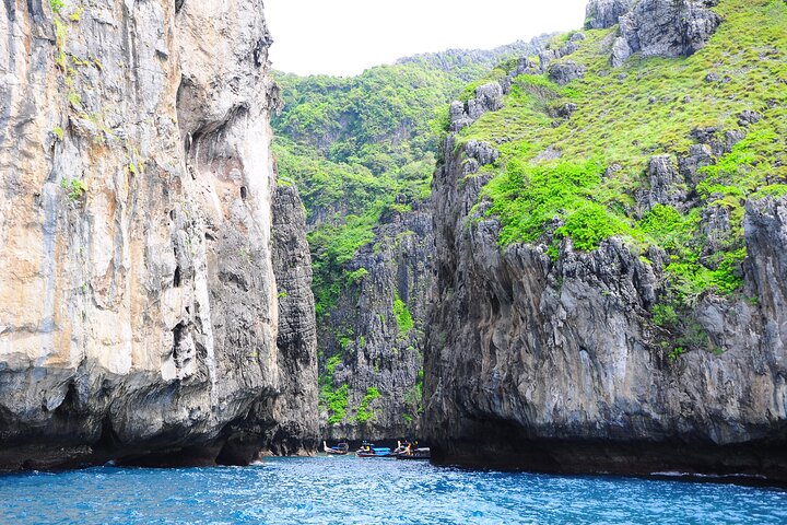 Full-Day Phi Phi Islands Tour with Lunch from Krabi