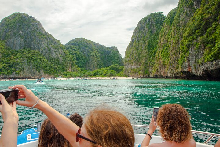 Full-Day Phi Phi Islands Tour with Lunch from Krabi