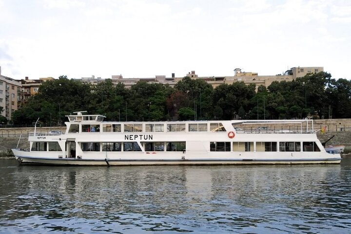 Budapest: 1-Hour Highlights Cruise with Welcome Drink