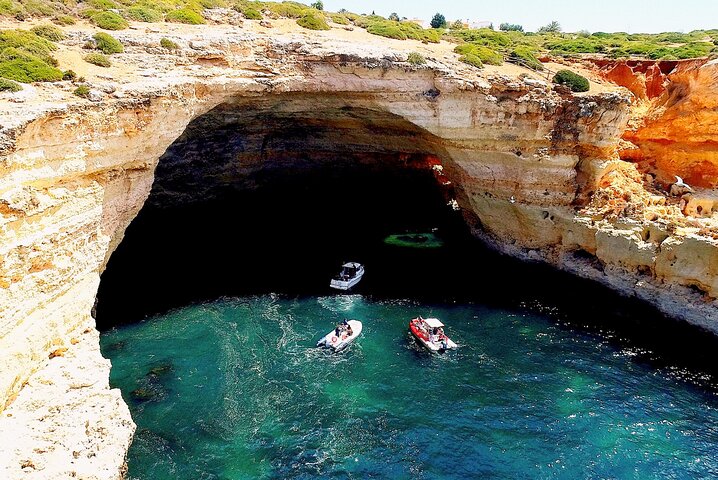Portimão: Benagil Caves Speedboat Tour