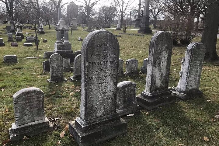 Haunted History Trolley Tour in Wisconsin Dells