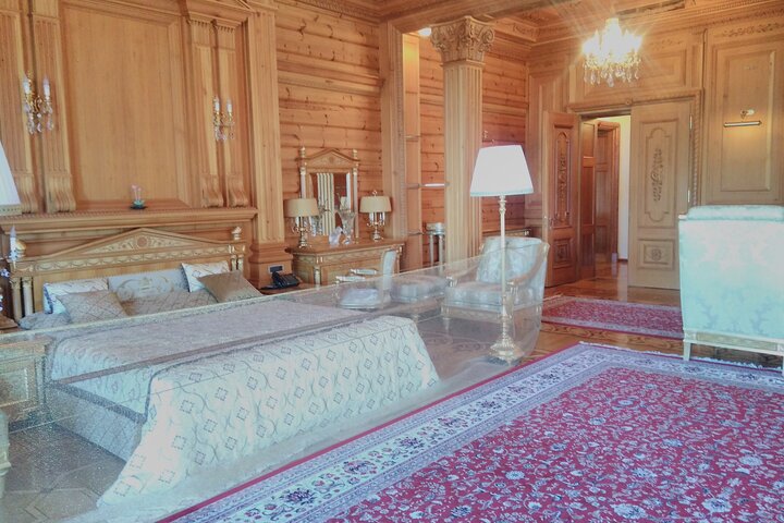 Private Tour Ukrainian President Yanukovych's Residence from Kyiv