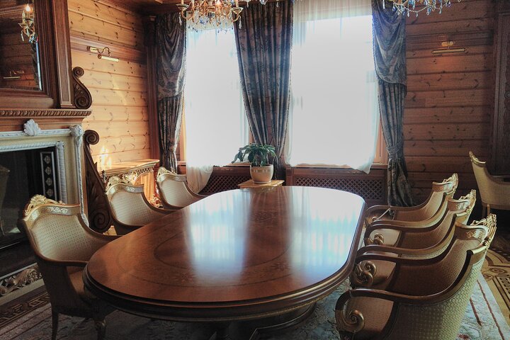 Private Tour Ukrainian President Yanukovych's Residence from Kyiv