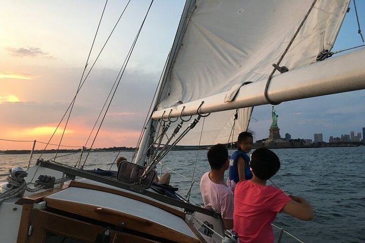 2.5-hour Guided Sailboat Tour