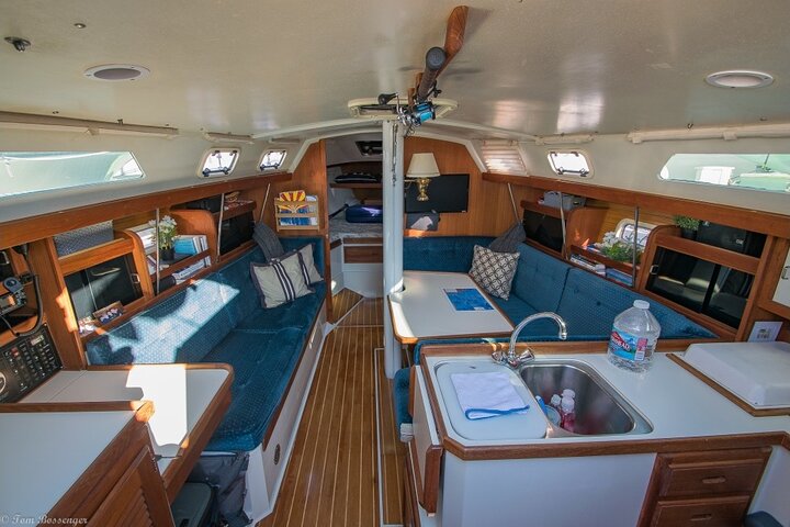 2.5-hour Guided Sailboat Tour