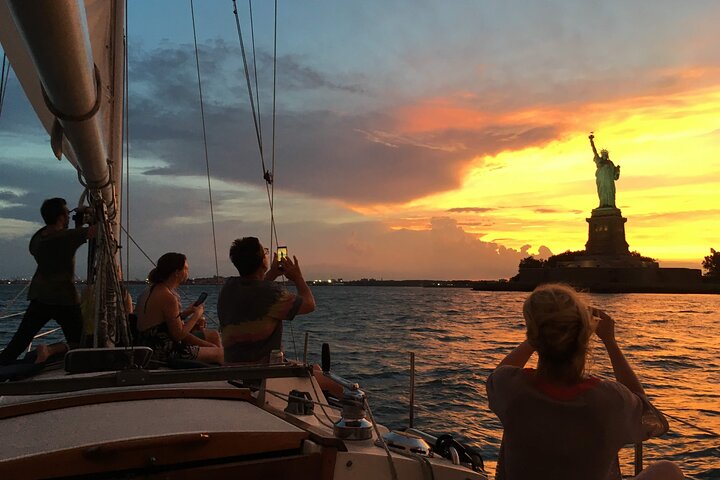 2.5-hour Guided Sailboat Tour