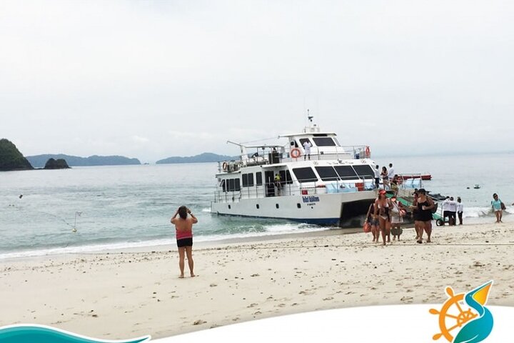 Full Day Tour to Tortuga Island from San José