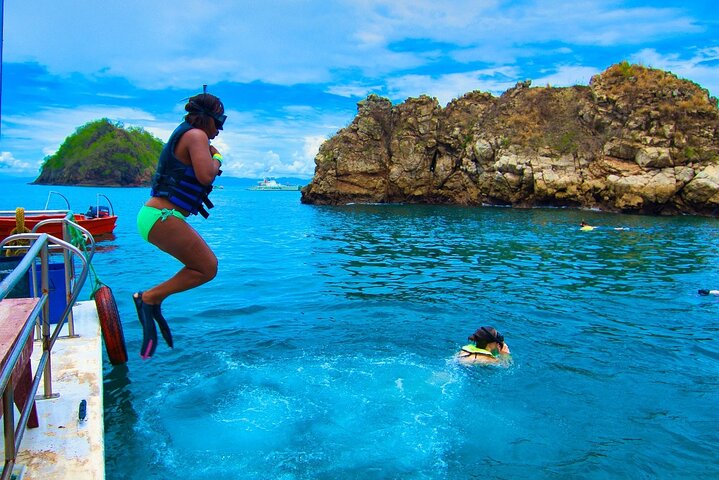 Full Day Tour to Tortuga Island from San José