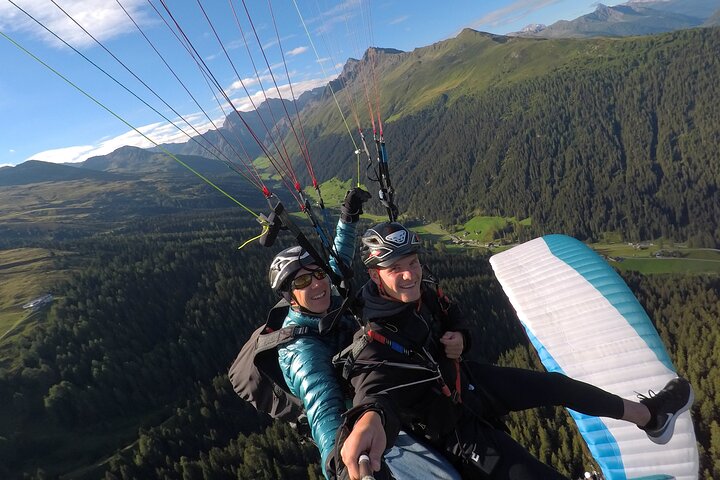DAVOS: Paragliding For 2 Passengers - Together In The Air! (Video&Photos Incl.)