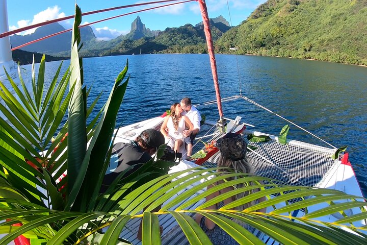 PRIVATE Half Day Tour : Moorea Snorkeling & Sailing on a Catamaran named Taboo