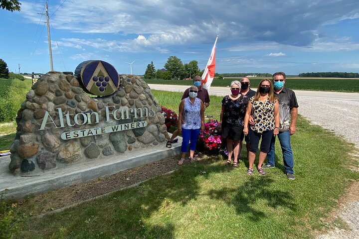 Private:Brewery, Winery, and Cider & Spirit Tastings Tour in SW Ontario