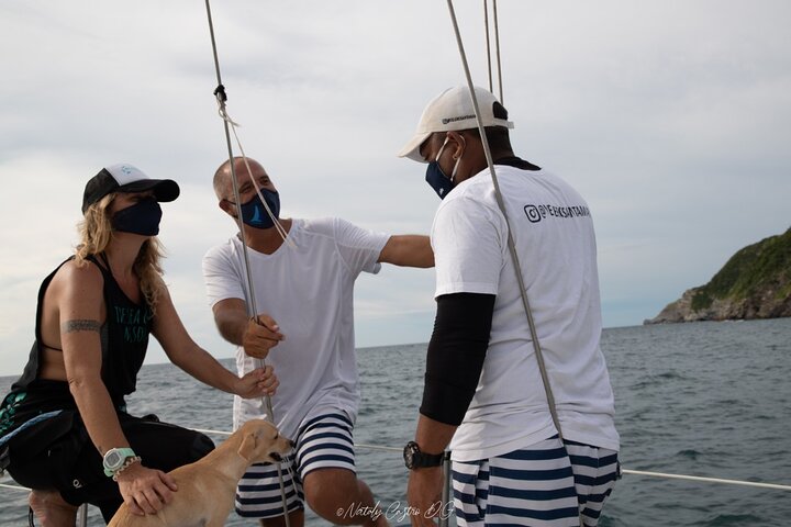Sailing to Tayrona with Luis and his team: Unique!