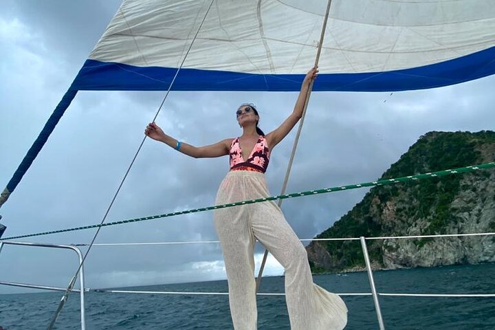 Sailing to Tayrona with Luis and his team: Unique!