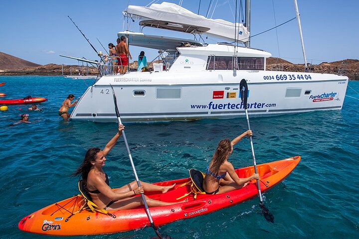 Private Catamaran trips to Lobos Island in Lagoon 400