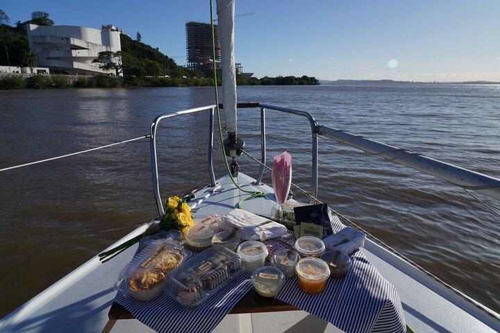 Gastronomic Experience aboard a Sailboat in Porto Alegre