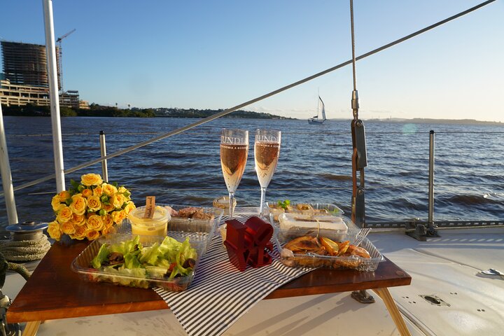 Gastronomic Experience aboard a Sailboat in Porto Alegre