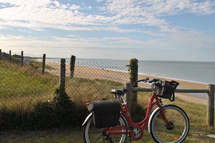 Private Guided Bike Tour of Deauville & Trouville in French