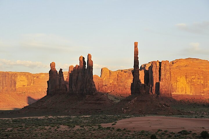 3.0 Hours of Monument Valley's Sunrise or Sunset 4×4 Tour