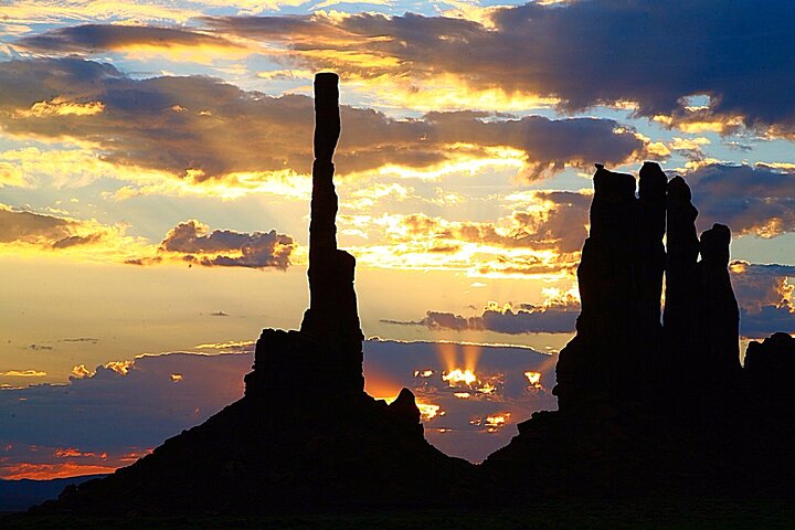 3.0 Hours of Monument Valley's Sunrise or Sunset 4×4 Tour