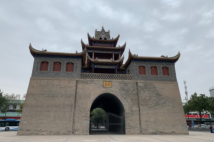 Private Day Tour in Yinchuan Including Lunch and Admission Tickets