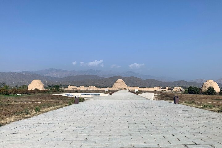 Private Day Tour in Yinchuan Including Lunch and Admission Tickets
