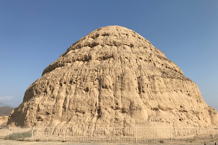 Private Day Tour in Yinchuan Including Lunch and Admission Tickets