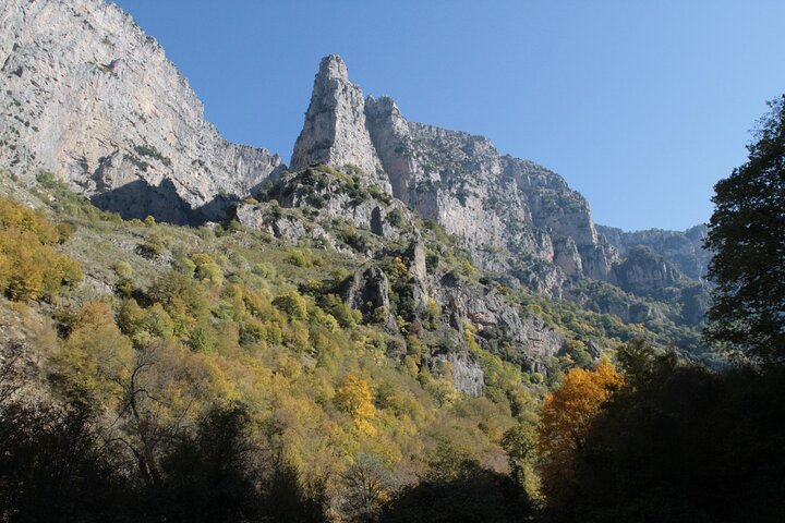 Vikos Gorge crossing hiking from Monodentri to Vikos village
