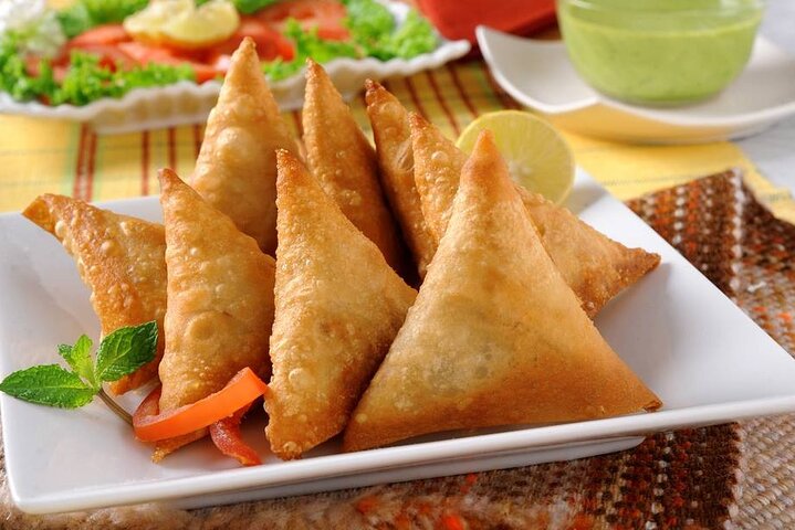Lahore's Complete Night Food Tour: Local Culinary Experience