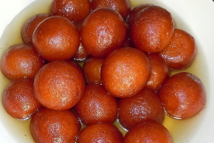 Lahore's Complete Night Food Tour: Local Culinary Experience
