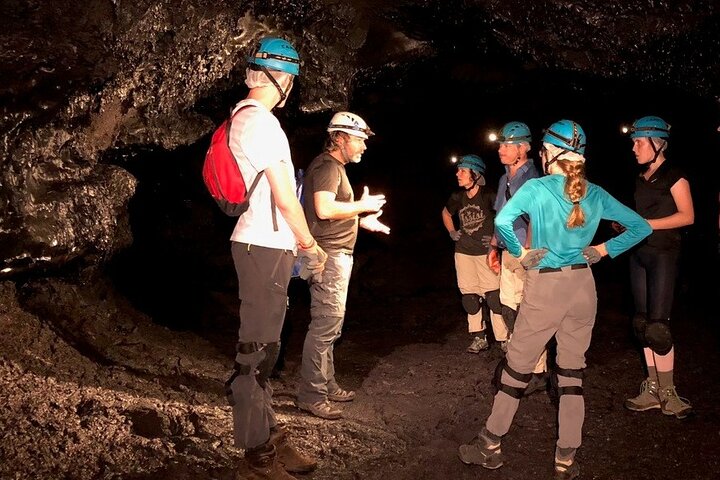 Guided tour of the 2004 lava tunnels