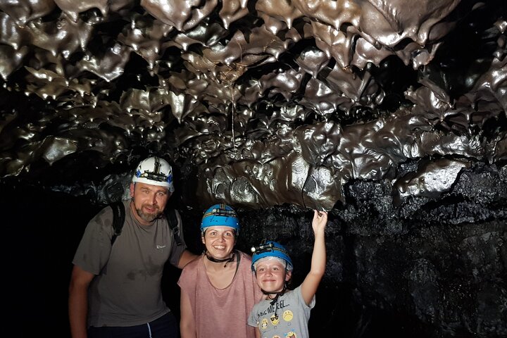 Guided tour of the 2004 lava tunnels