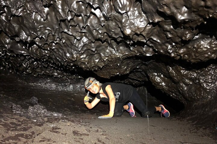 Guided tour of the 2004 lava tunnels