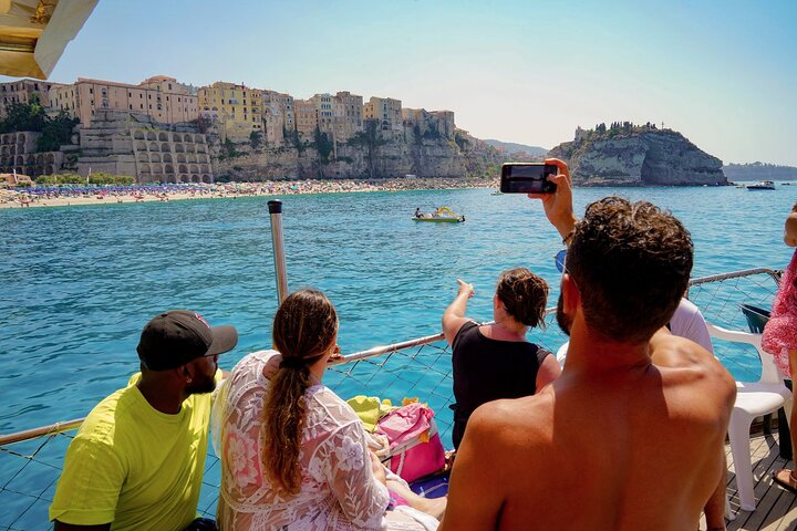 Tour of the Costa degli Dei by boat, 3 hours with aperitif included
