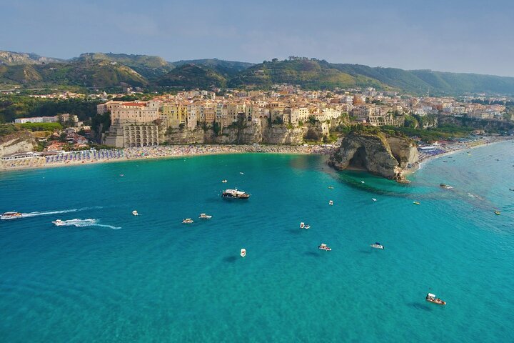 Tour of the Costa degli Dei by boat, 3 hours with aperitif included