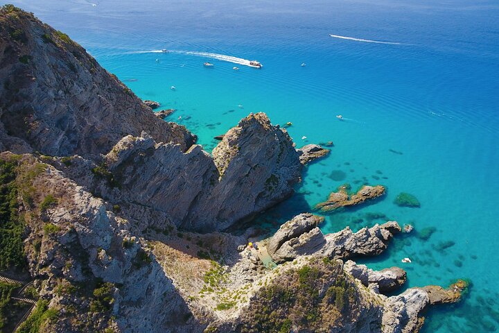 Tour of the Costa degli Dei by boat, 3 hours with aperitif included